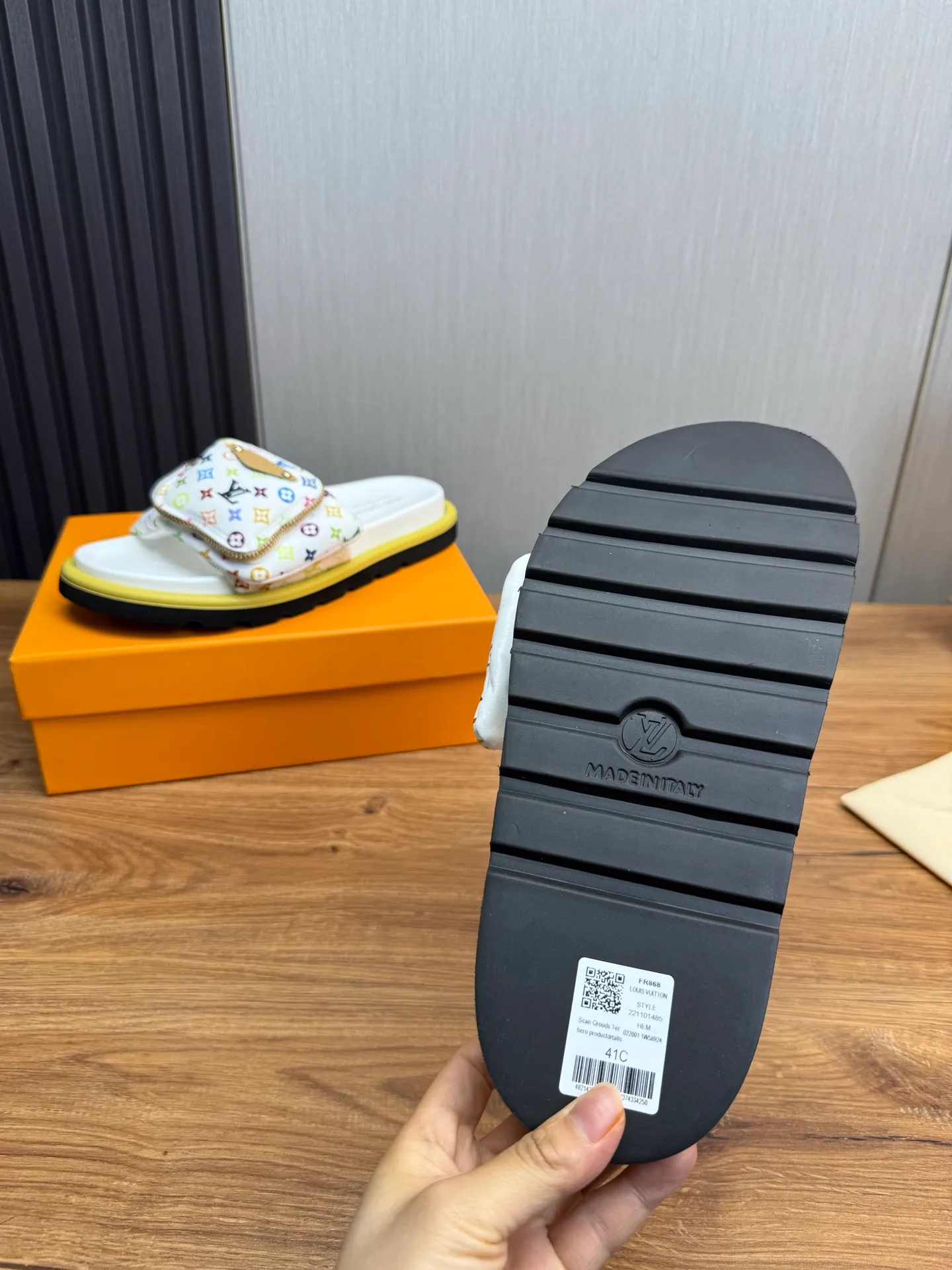Men's shoes 💰360💰 Lv. hot selling men's slippers 🔥 🩴Official website one to one production 38-45 sizes 45 46 🉑️Customized!